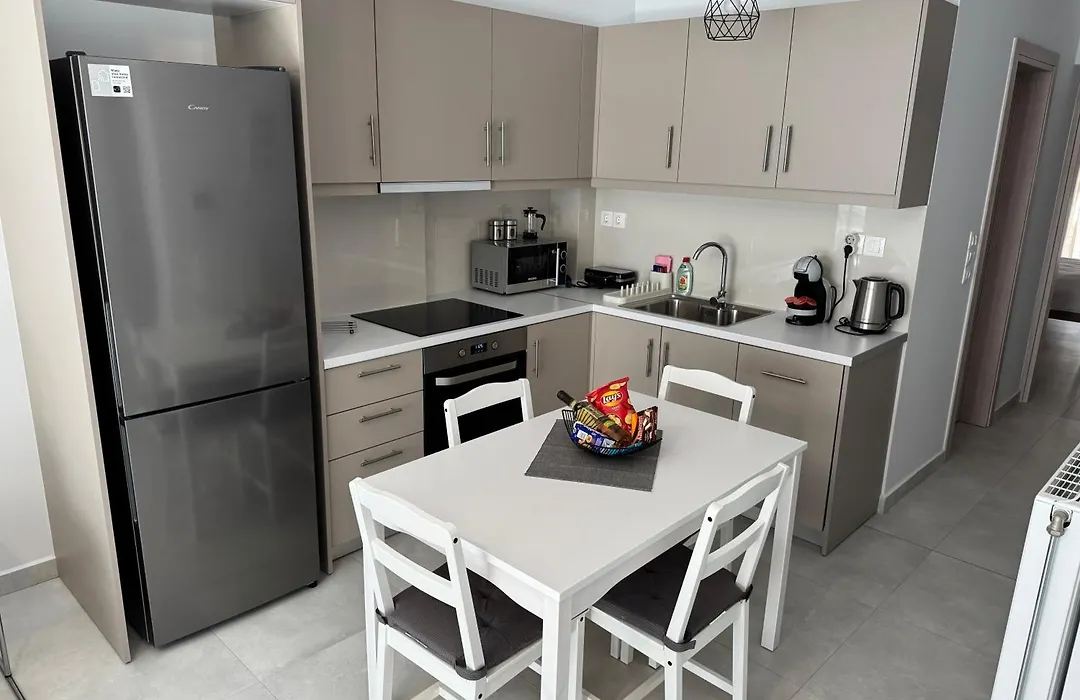 Central Apartment With Private Parking-1